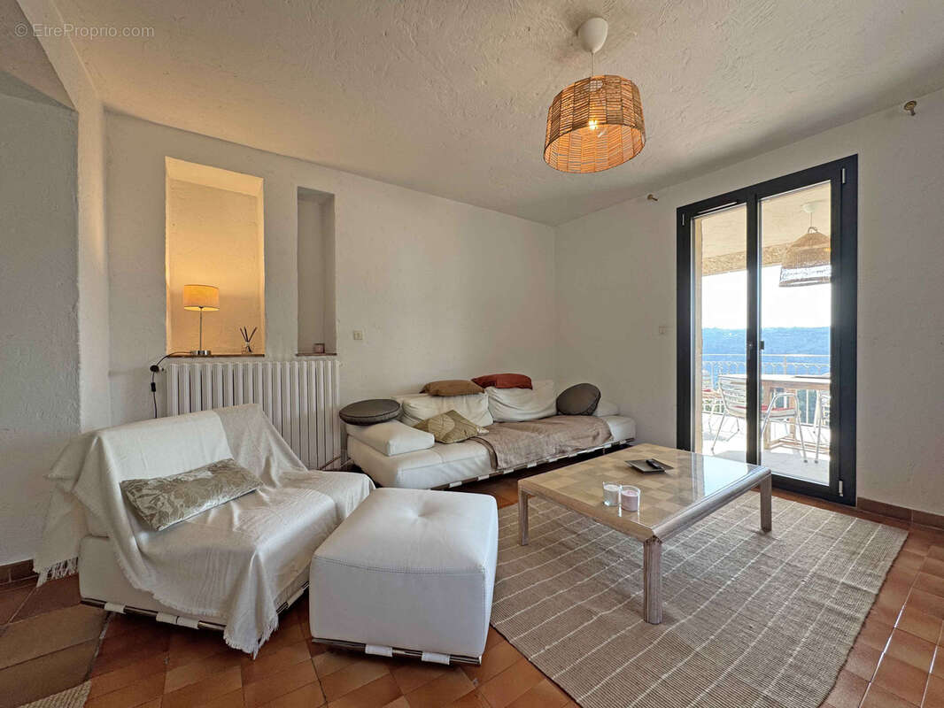EXCLUSIVITE St JEANNET - Villa de 160 m2 avec piscine et vue dégagée - photo 7