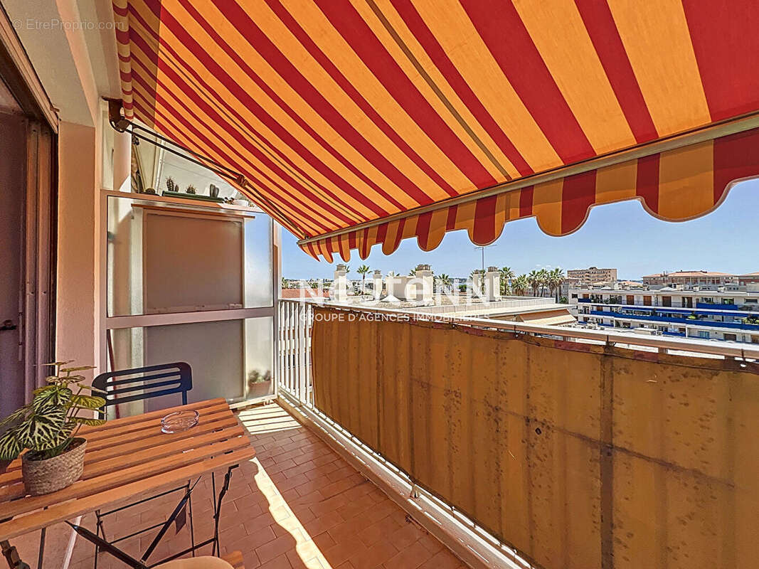 Golfe Juan - Studio - 27m² - Vue mer - Dernier étage - Centre ville - Terrasse - Sud - Cave - photo 9
