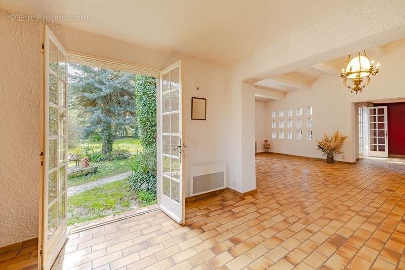 Maison à vendre 5 pièces AIX EN PROVENCE (13) de 150m², terrain de 1630m² piscineable. Garage + espace stationnement. Résidence  - photo 10