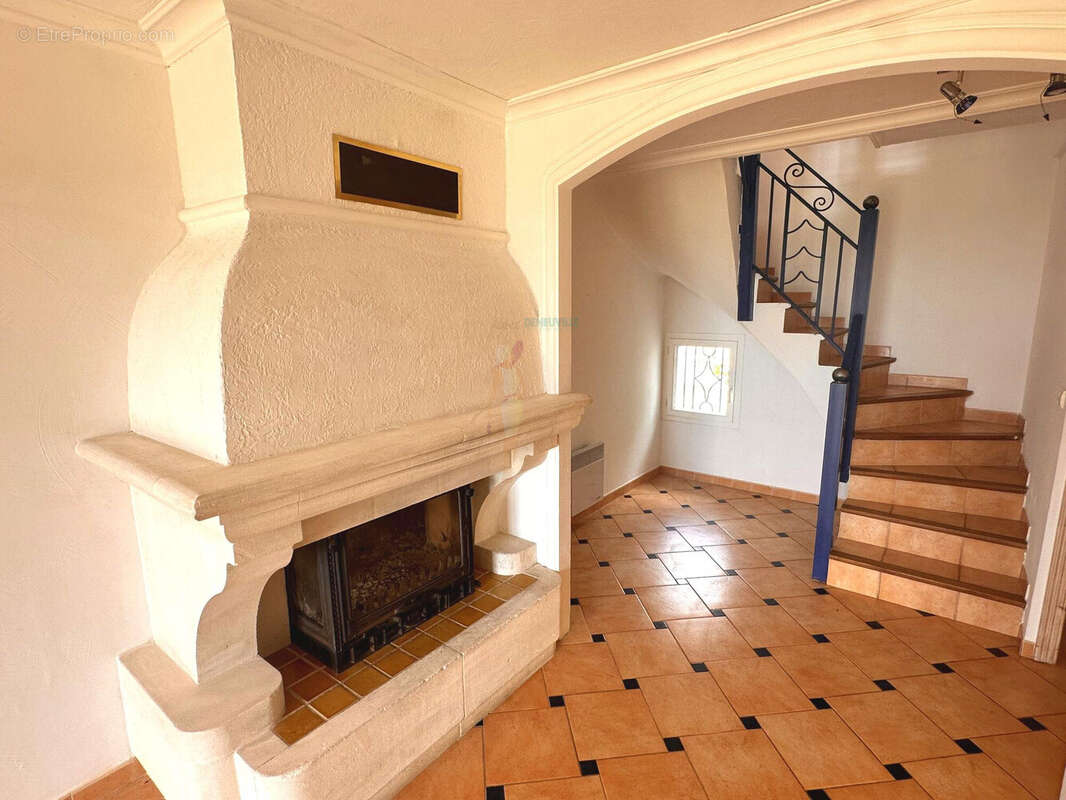 Maison à ROQUEBRUNE-SUR-ARGENS