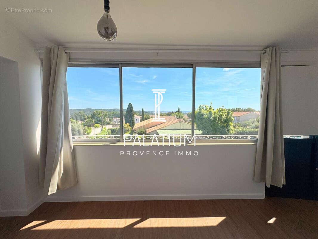 Appartement à LA FARE-LES-OLIVIERS