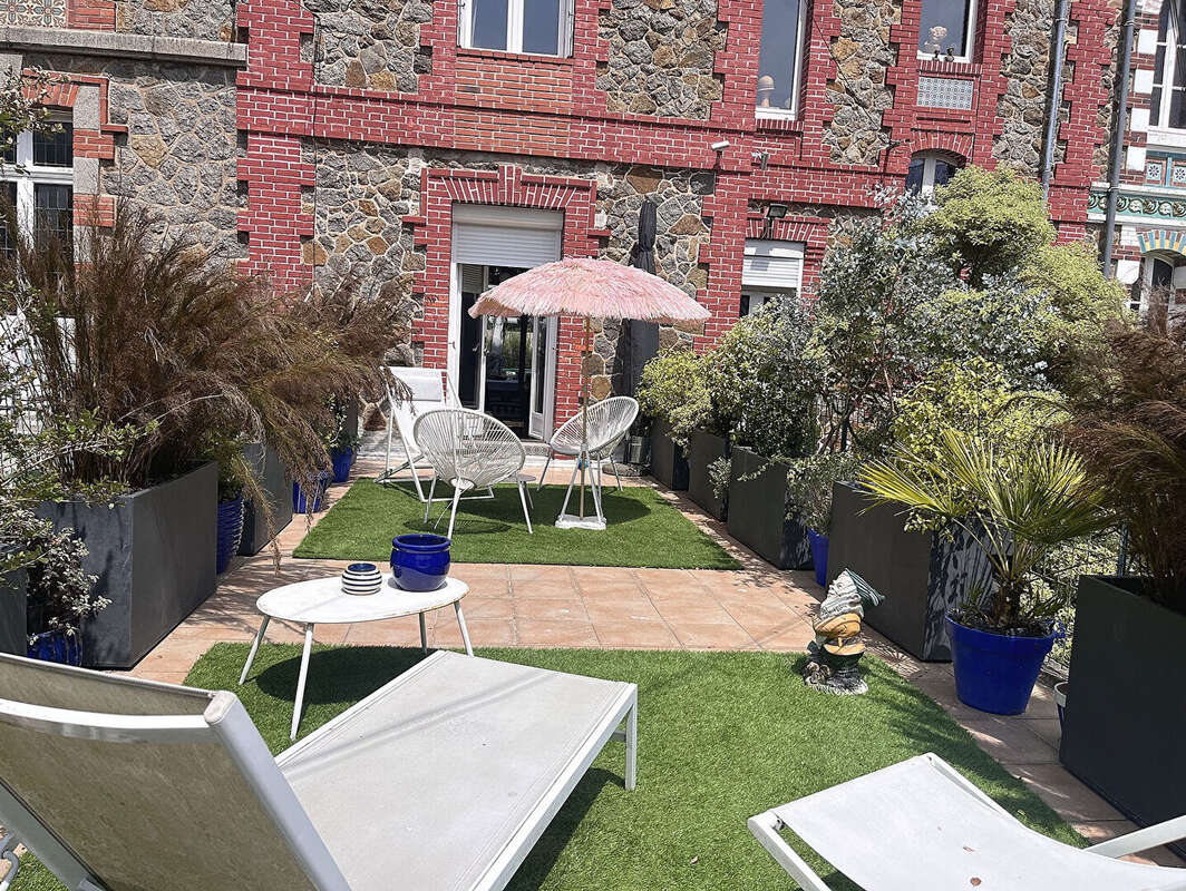 Belle demeure de caractère, terrasse et garage - photo 2