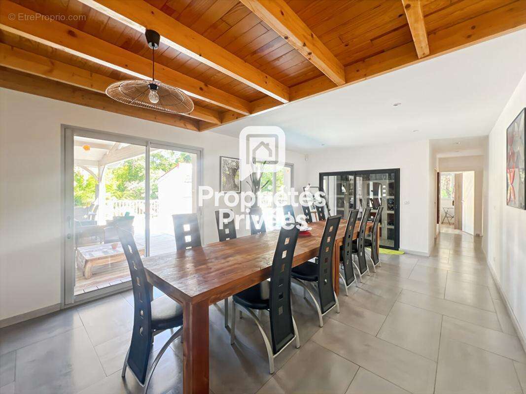 Maison de 200m² avec 4 chambres et piscine - photo 9