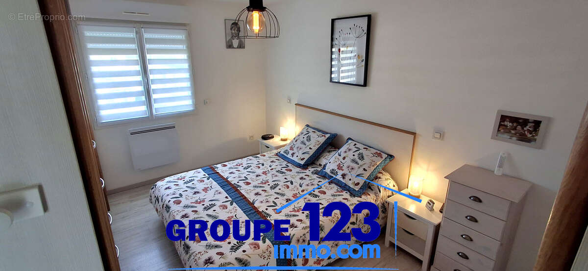Pavillon contemporain de 2016, édifié sur un terrain clos et arboré de 480 m2. - photo 5