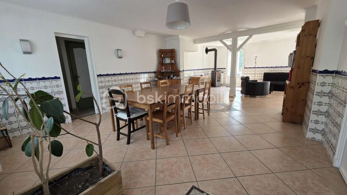 Maison à VARENNES-JARCY