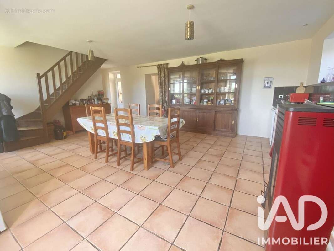 Maison 161 m² à Cezais  - photo 3