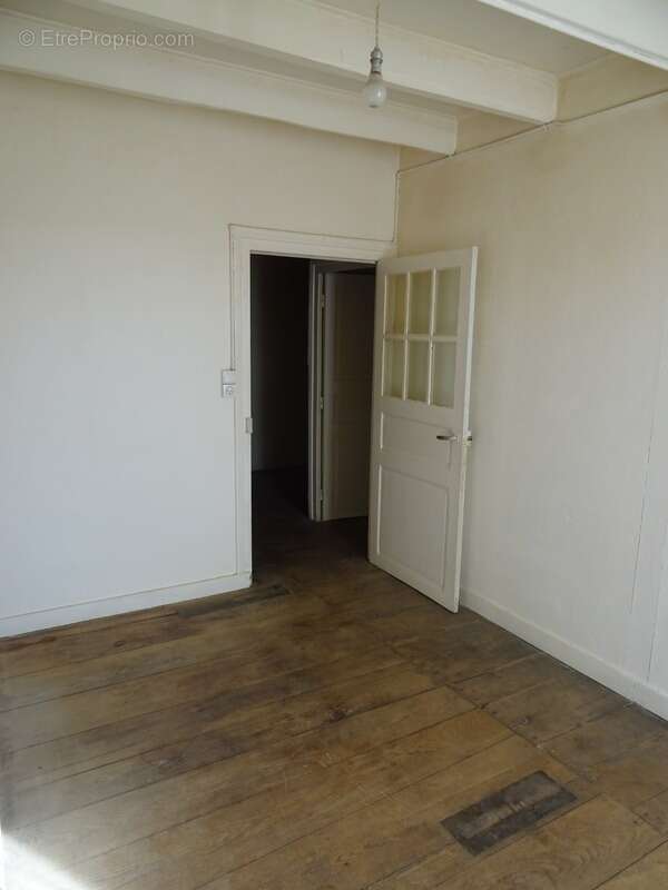 Maison à CHERVES-CHATELARS