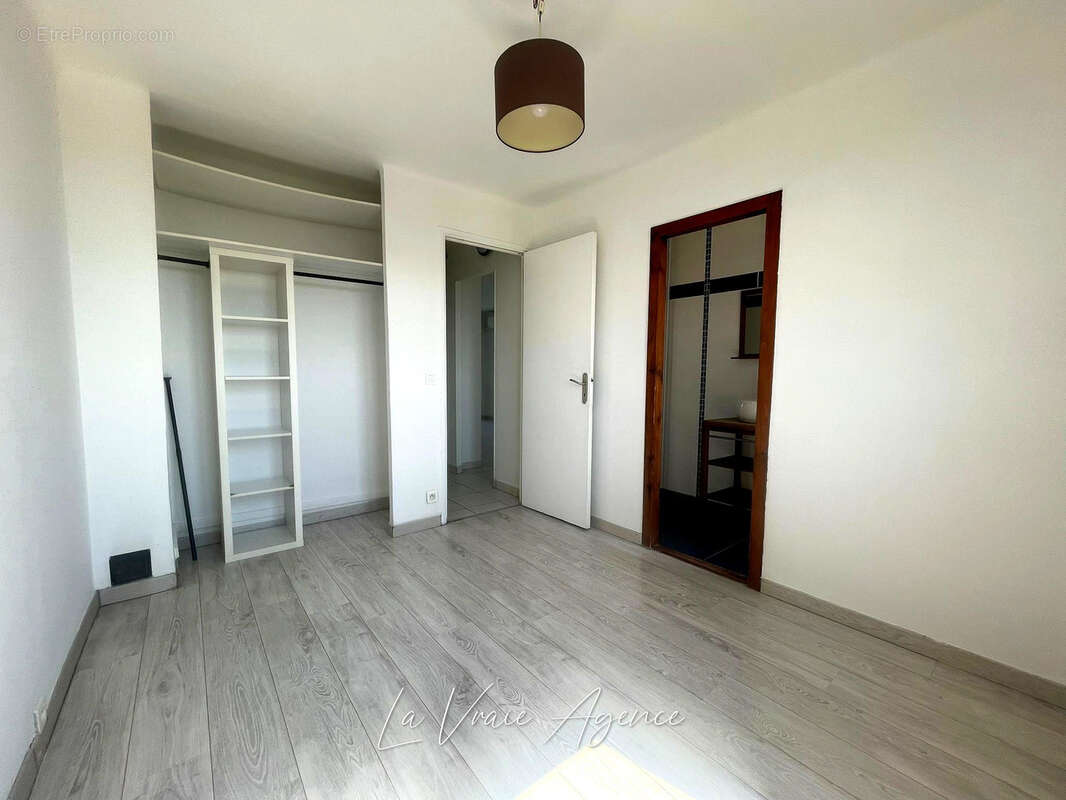 Appartement à MARSEILLE-4E
