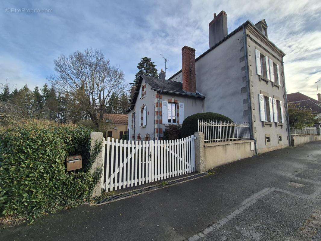 Maison à MONTGIVRAY
