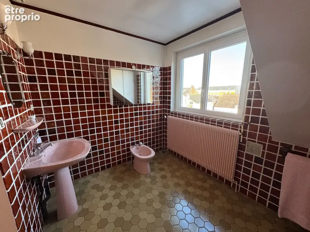  Élégante maison semi-individuelle – Centre-ville de Fourmies – 159 m² – Jardin arboré – Garage 45 m² - photo 20