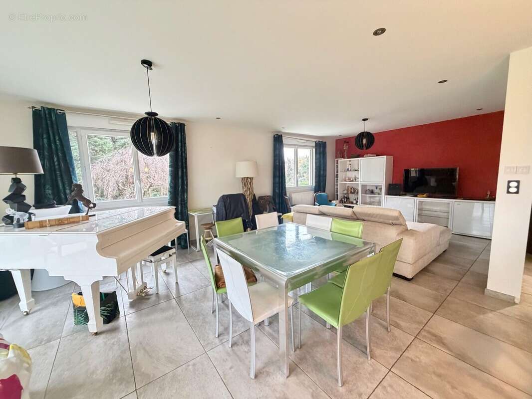 Maison à SAINT-GENEST-LERPT