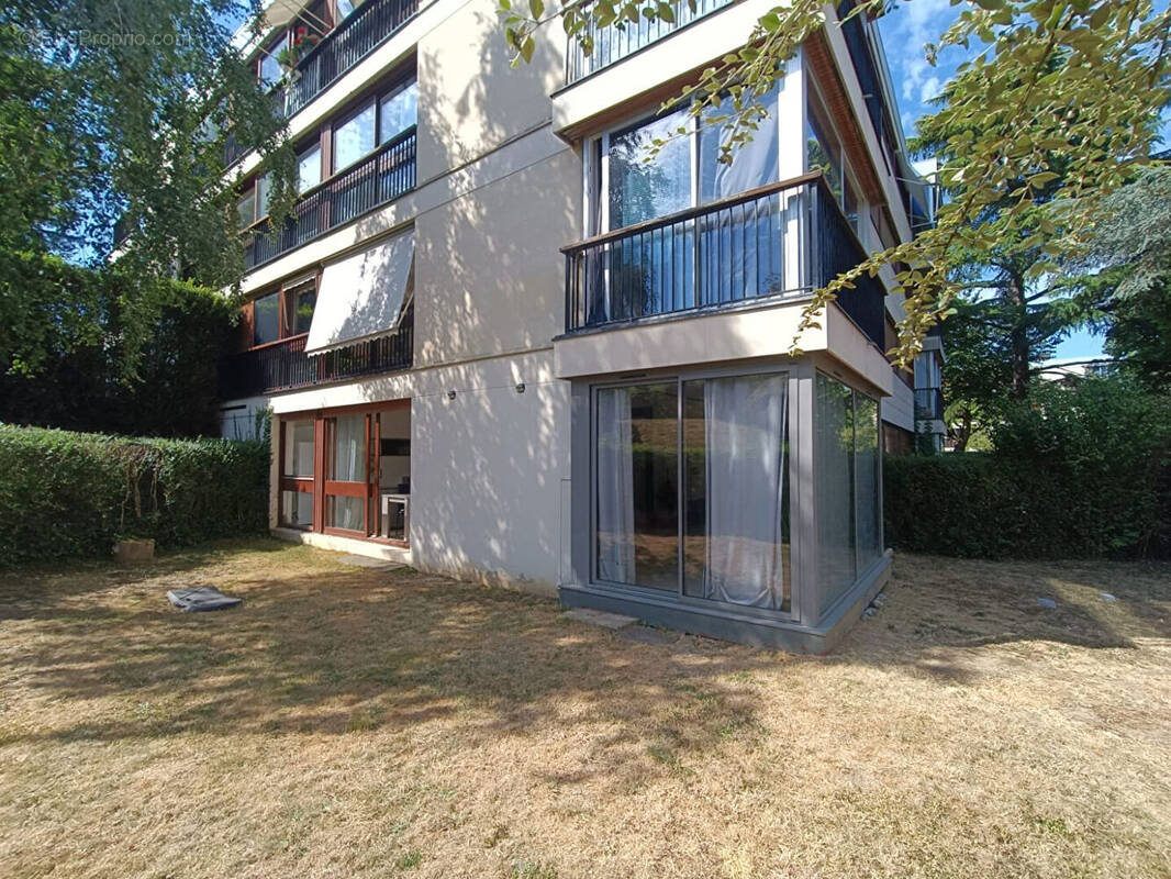 Appartement à FONTENAY-LE-FLEURY