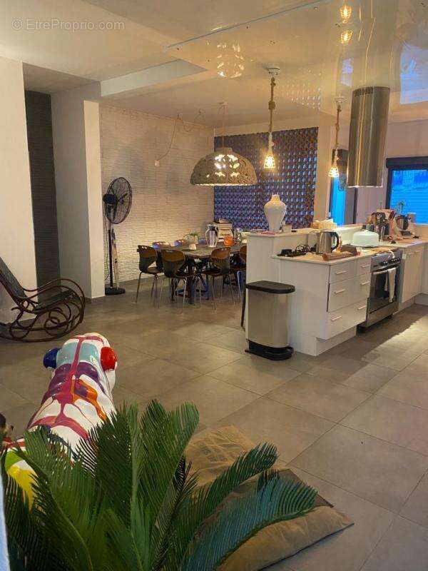 Vente maison de standing de 260 m² + terrain nu de 251 m² au MARIN (97290) - photo 5