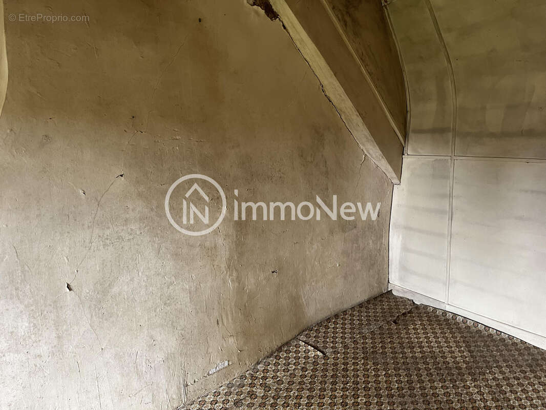 Maison de bourg 89 m2 a renover avec hangar de 100 m2 - photo 8