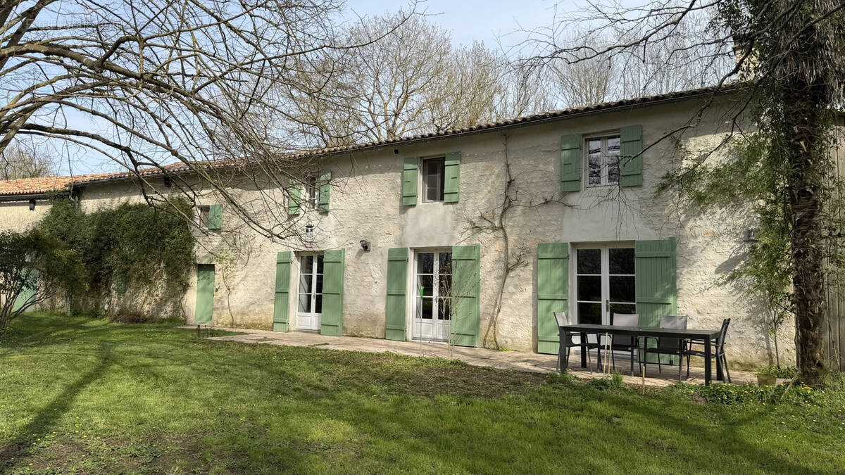 Maison à SAINT-JULIEN-DE-L'ESCAP