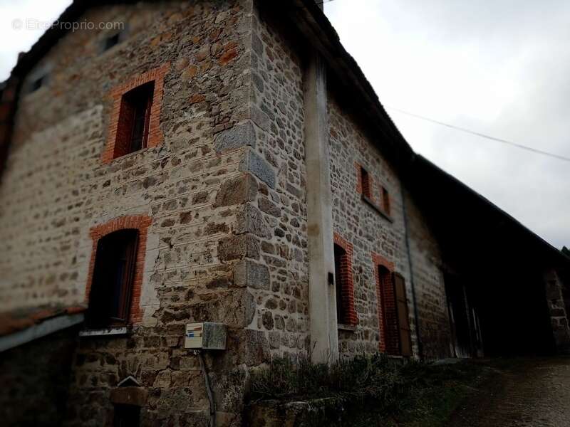 Authentique corps de ferme à vendre 7 pièces SAUVESSANGES (63) de belle surface - photo 16
