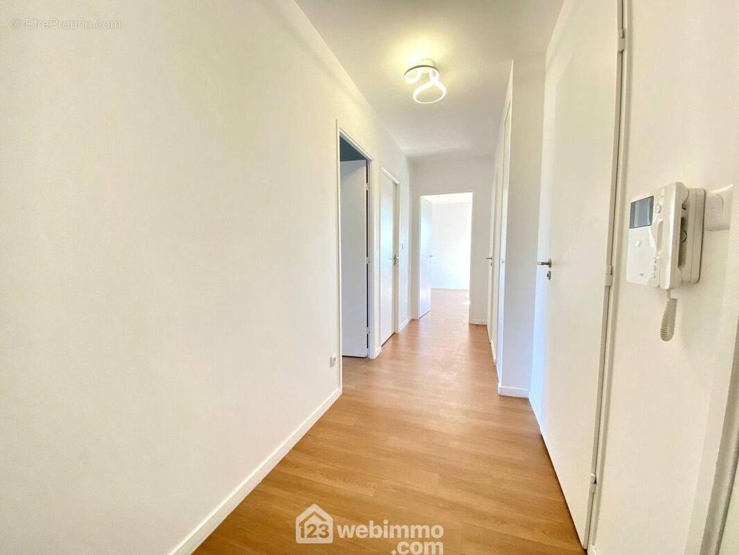 Entrons dans l'appartement - Appartement à RIS-ORANGIS