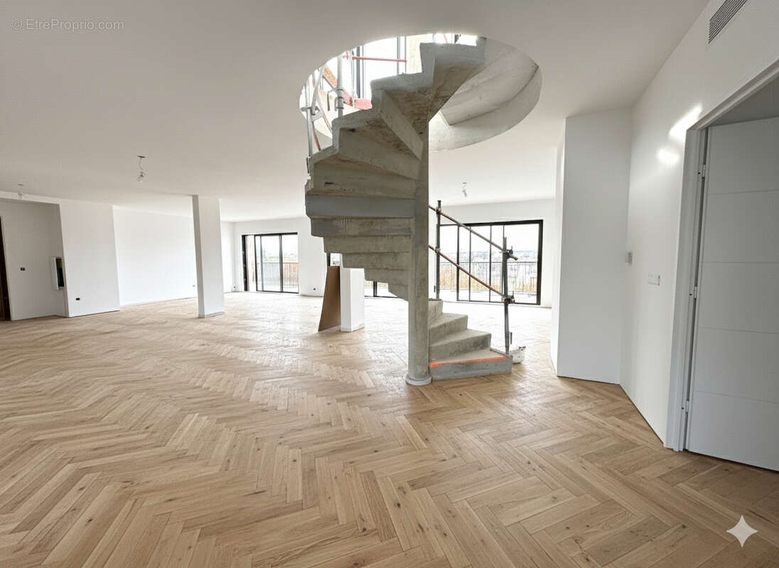 Appartement à NEUILLY-SUR-SEINE