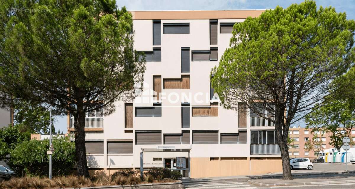 Salon de Provence , 3 pièces , loggia, cave, stationnement , idéal investissement locatif ! - photo 10