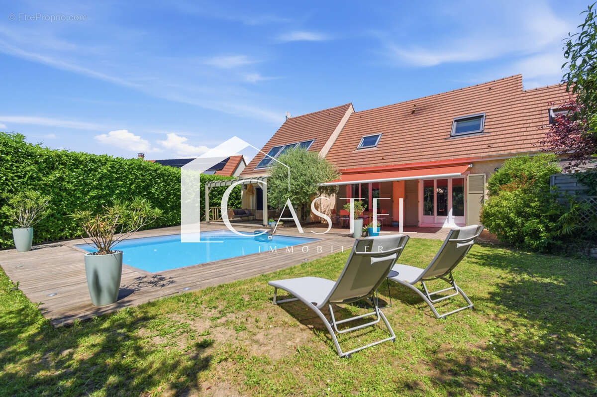 Maison à MORAINVILLIERS