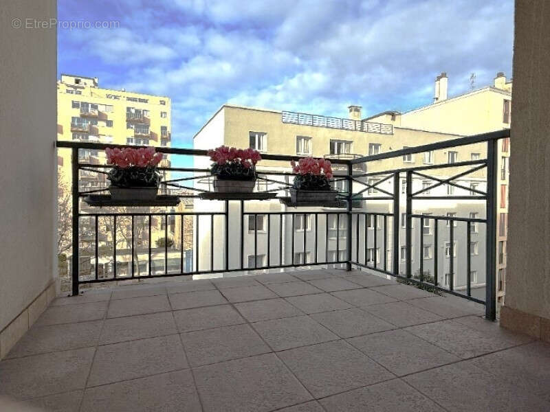 Appartement à MONTROUGE