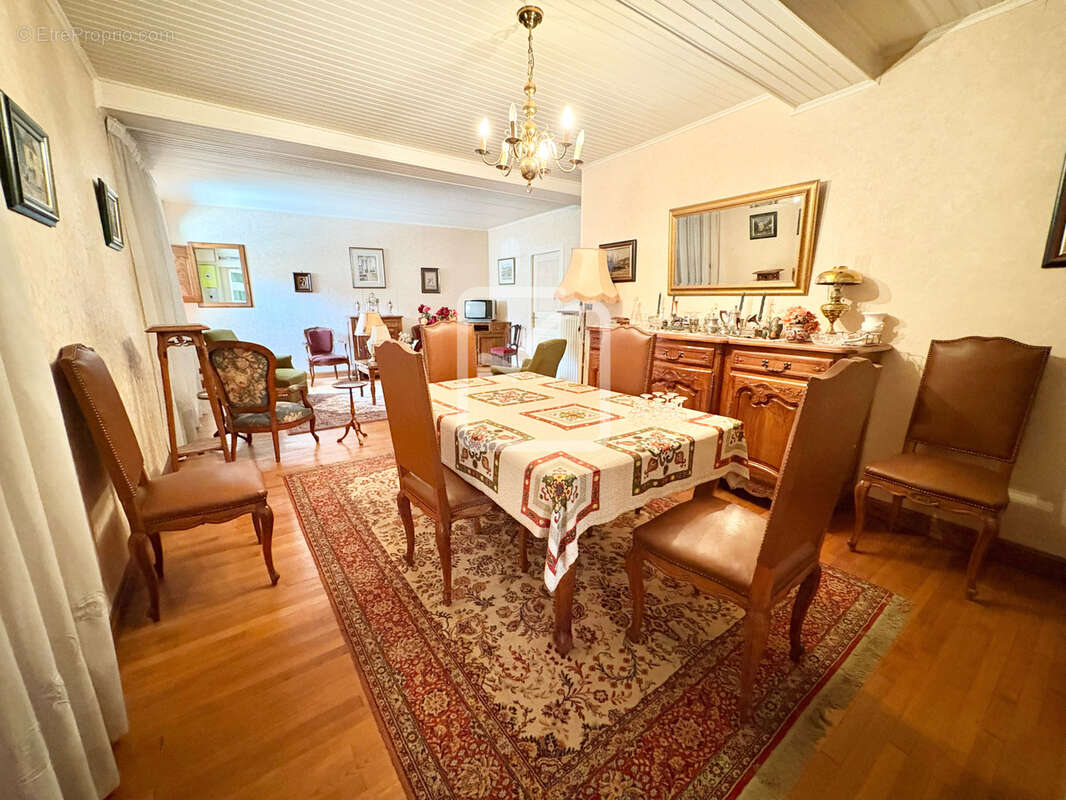 Maison à AZERAT