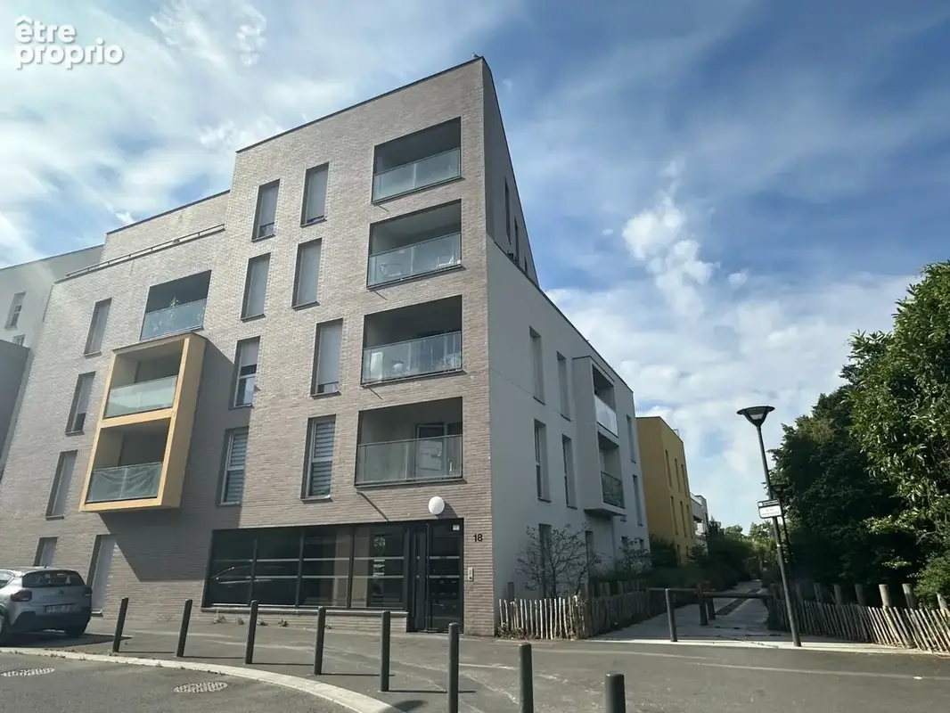 EXCLUSIVITÉ – Appartement récent, balcon, parking et gare à pied : un 2 pièces prêt à vivre ! - photo 10