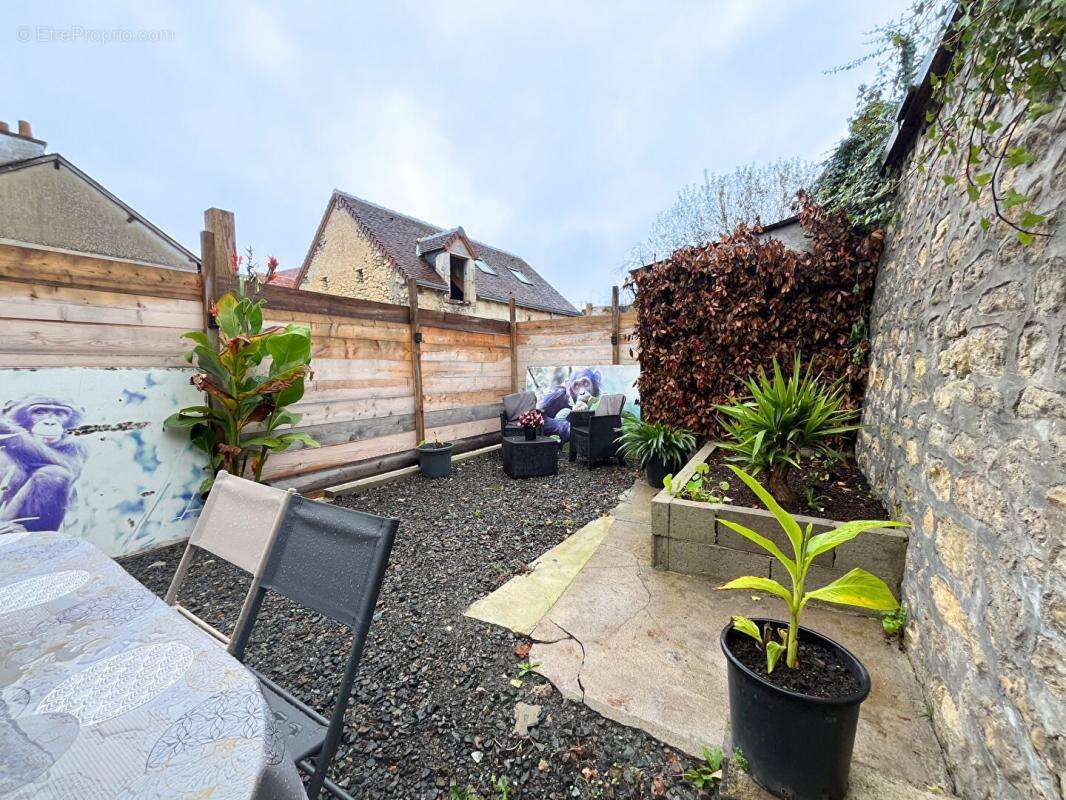 Maison à NOUANS-LES-FONTAINES