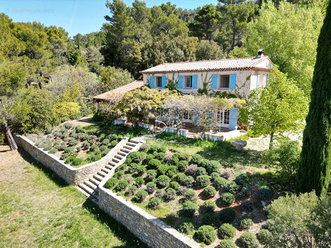 TOURTOUR A VENDRE belle propriété 5 chambres 3700 m2 de terrain - photo 3