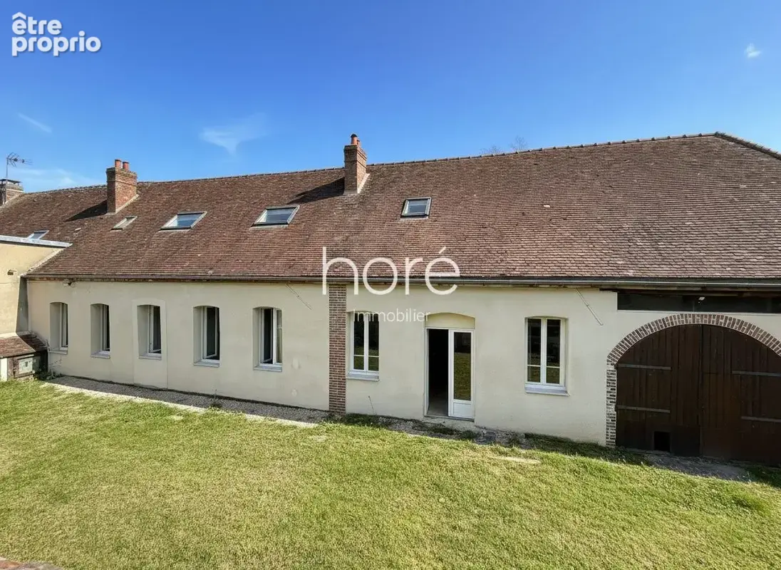 Maison 255 m² à La Celle-Saint-Cyr  - photo 7