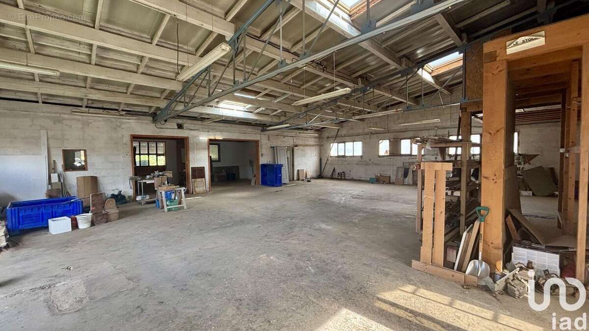 Photo 7 - Commerce à SAINT-ETIENNE-DE-FONTBELLON