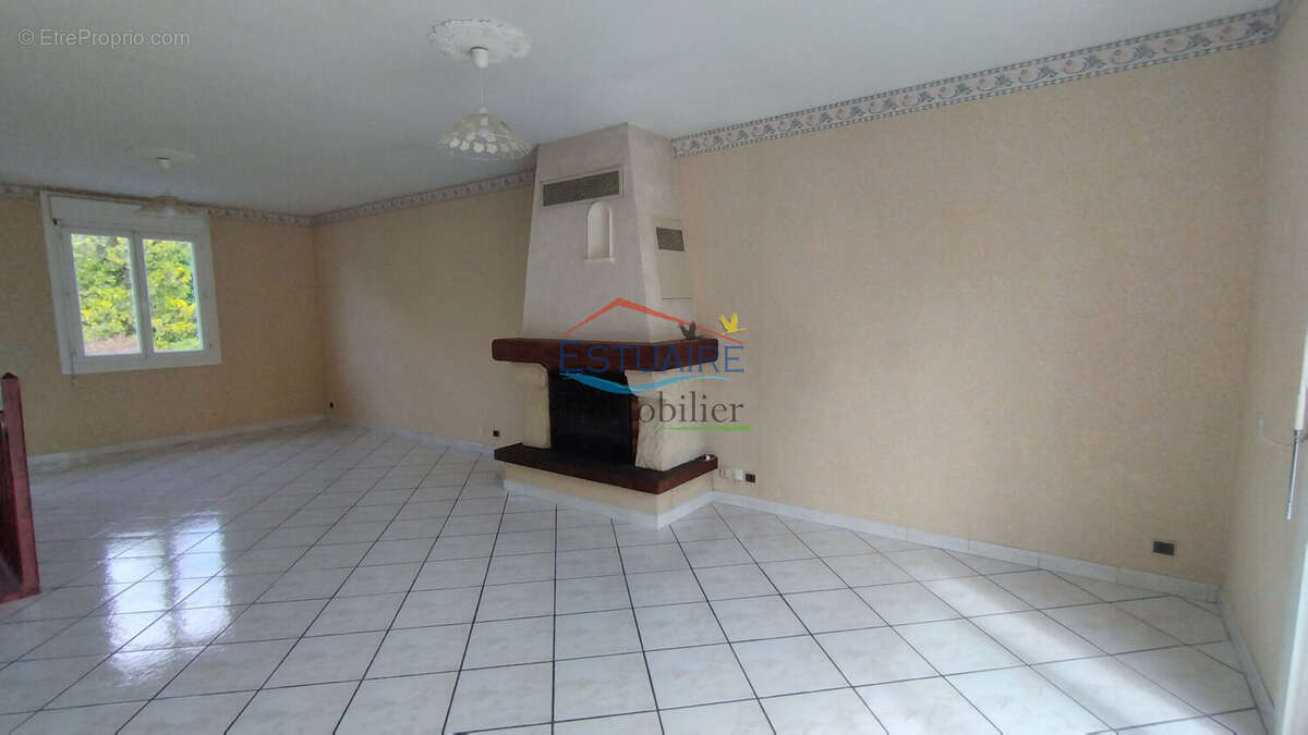 Maison 150 m² à Saint-Etienne-De-Montluc  - photo 6