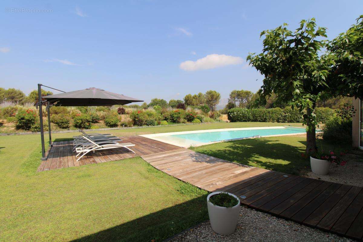 Maison 260 m² à Peynier  - photo 2