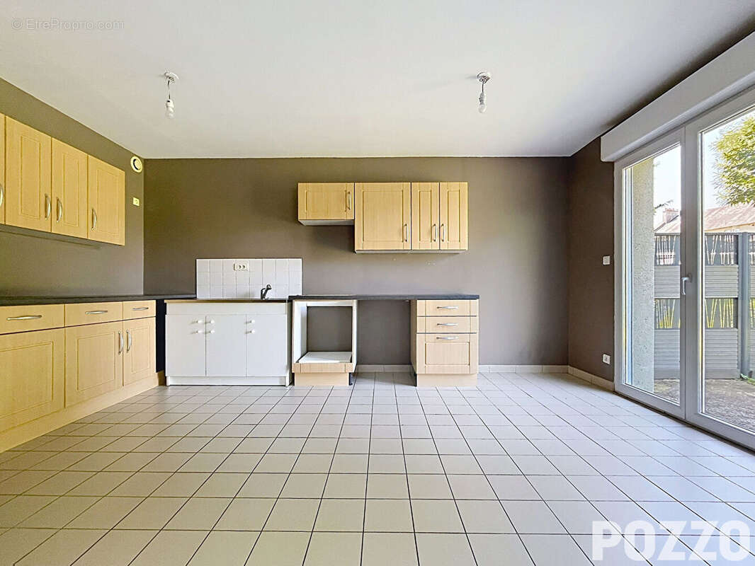 A Vendre - Vire Normandie - Maison 6 pièce(s) 119.5 m² - Vie de plain pied - Centre ville - photo 5