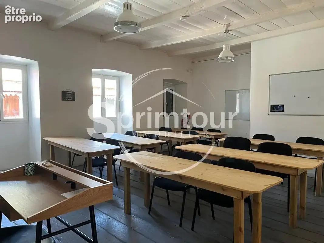 BASSE-TERRE - Immeuble avec bureaux en très bon état - libre d'occupation - photo 11