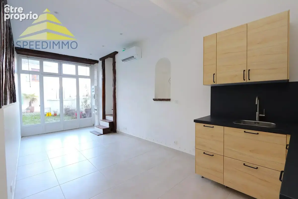 Appartement à MANDRES-LES-ROSES