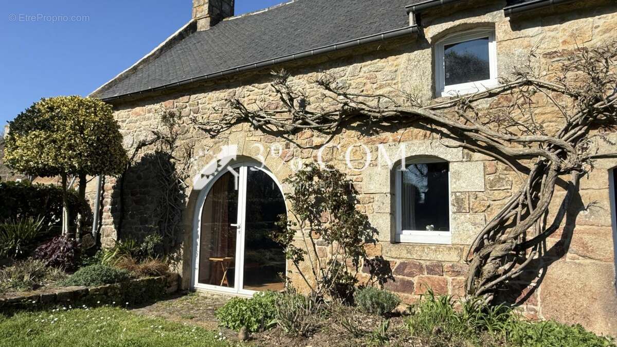 Maison à PLOUGOUMELEN