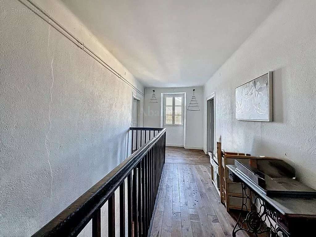 Maison à VILLECOMTAL-SUR-ARROS