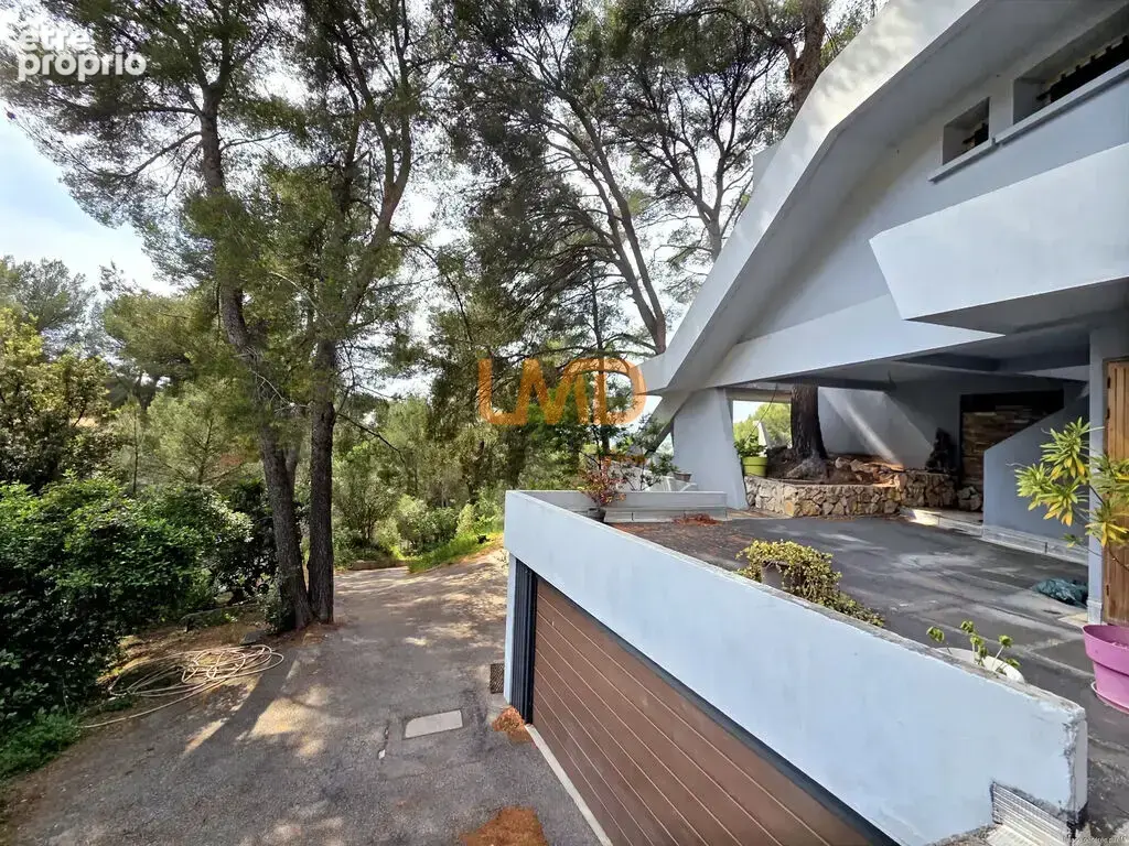 Propriété pour amateurs d’architecture, de caractère et d’unicit - photo 2