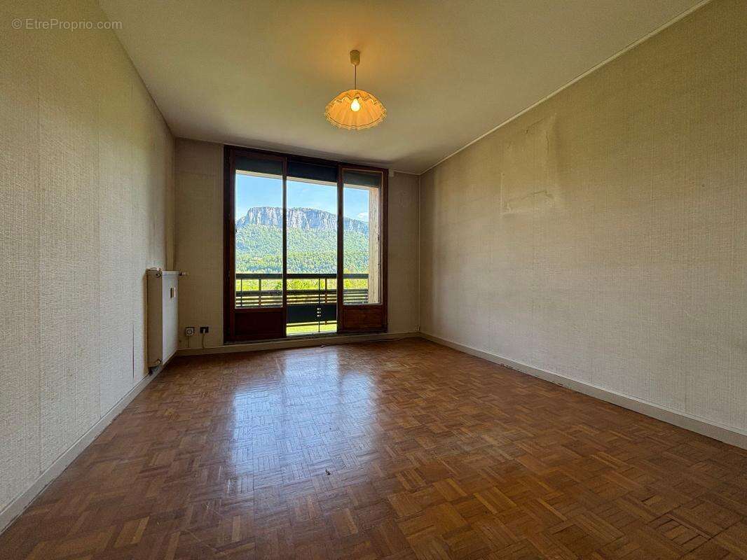 Appartement à LES ECHELLES