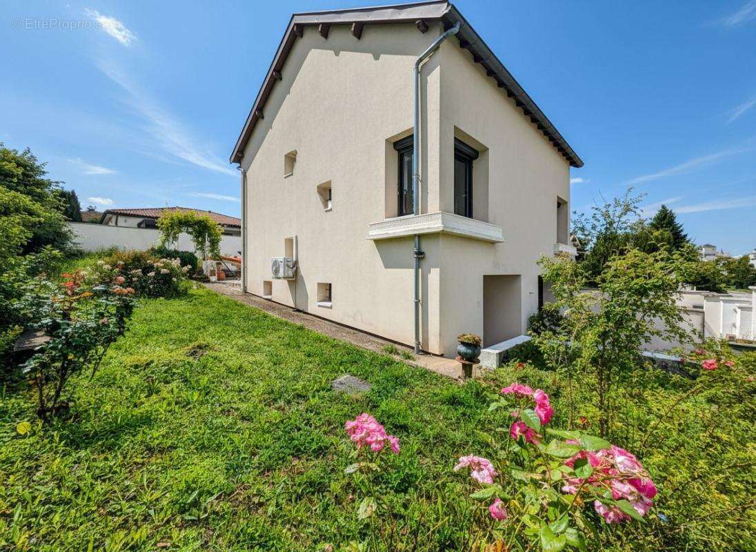 À vendre – Maison individuelle 2 chambres + bureau au centre de Charnay Les Mâcon - photo 13