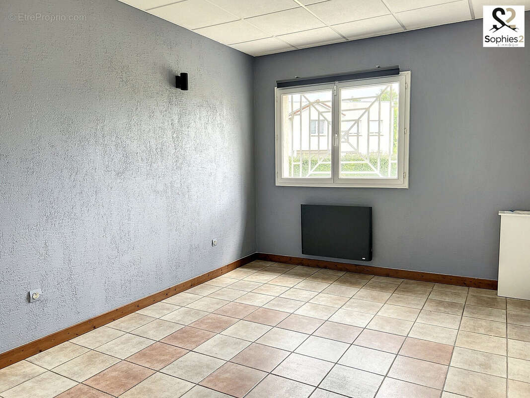 Commerce 285 m² à Claix  - photo 9