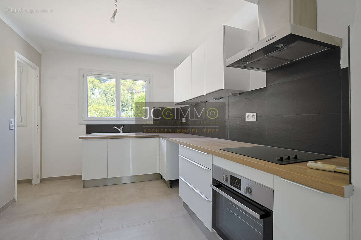 Appartement T4 Centre-Ville - 87,10 m2 Carrez - Balcon - Grand Garage - Calme-Sans vis à vis - photo 7