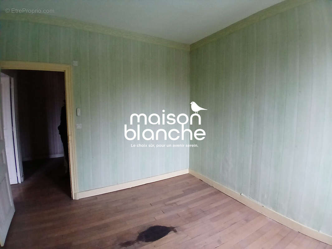 Appartement 246 m² à Parthenay  - photo 9