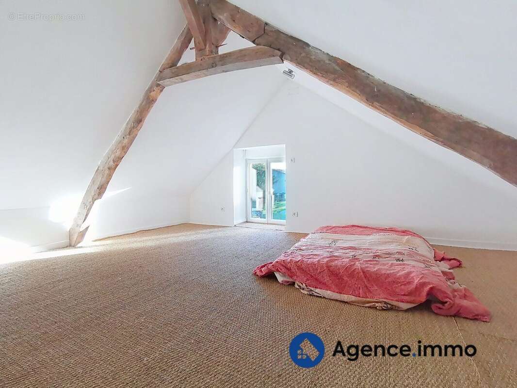 Chambre actuelle - Maison à SAINT-JEAN-DE-LA-MOTTE