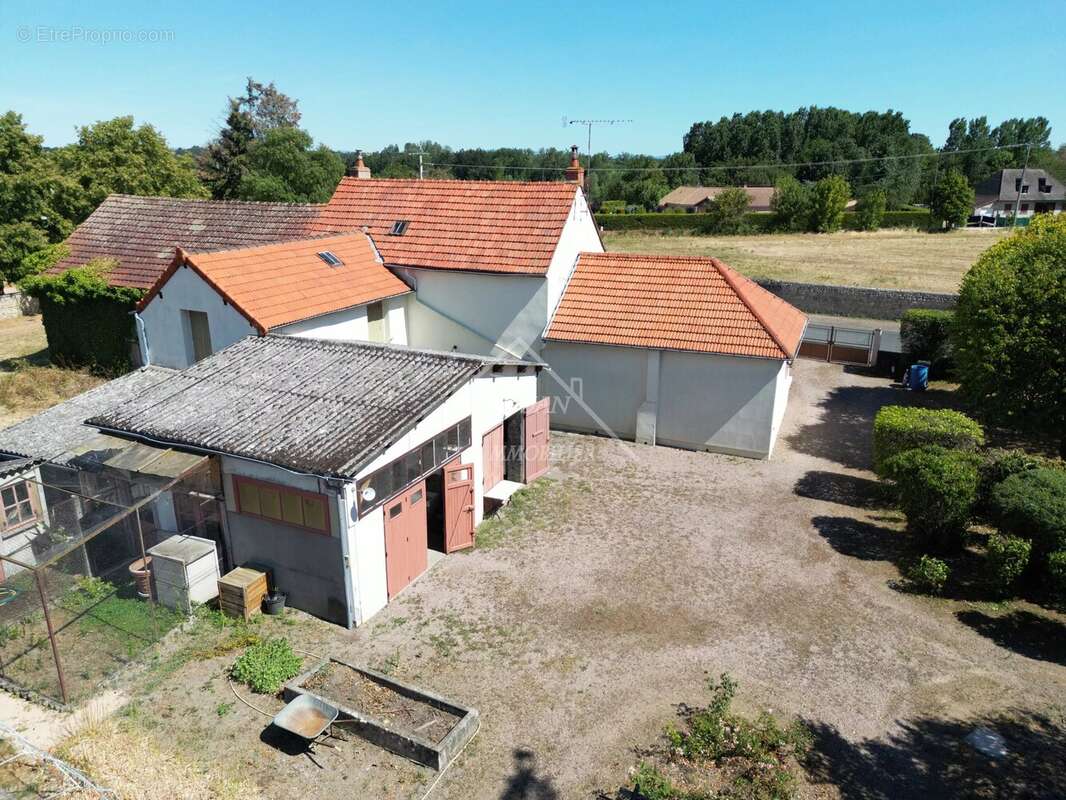 Maison quatre chambres, dépendances et terrain - photo 35