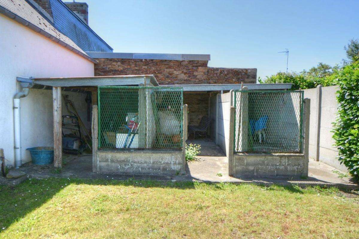 Maison avec partie indépendante à La Roche Jaudy  sur 2 000 m2 de terrain - photo 12