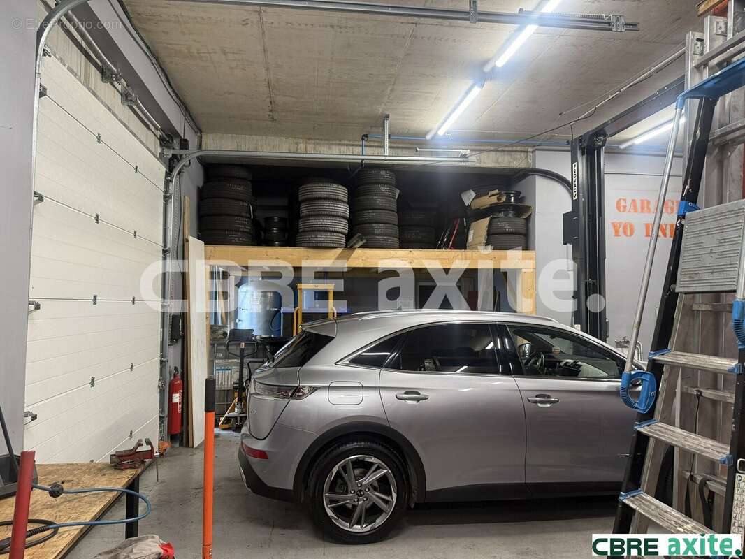450 m² à Vaulx-Milieu  - photo 2