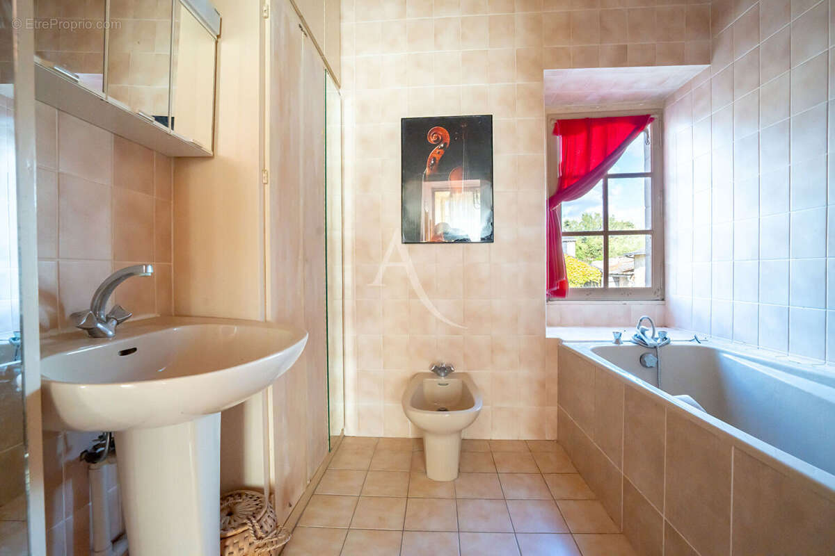 Maison à LE PUY-NOTRE-DAME