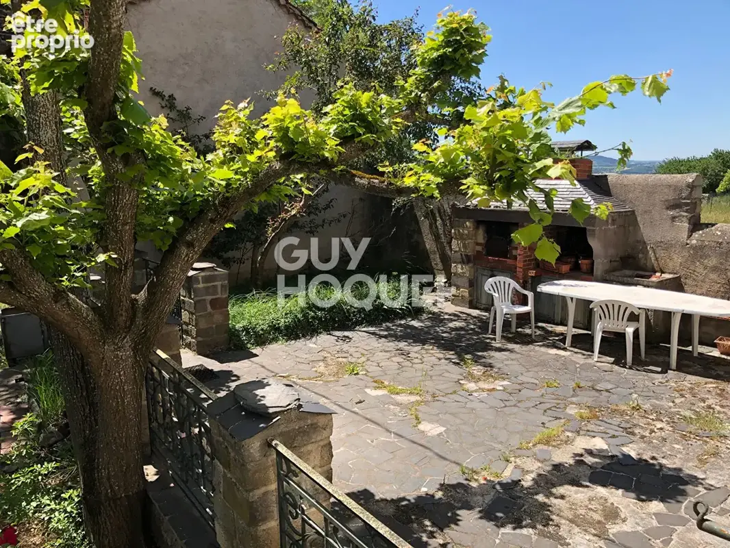 Maison avec dépendances et terrain - photo 3